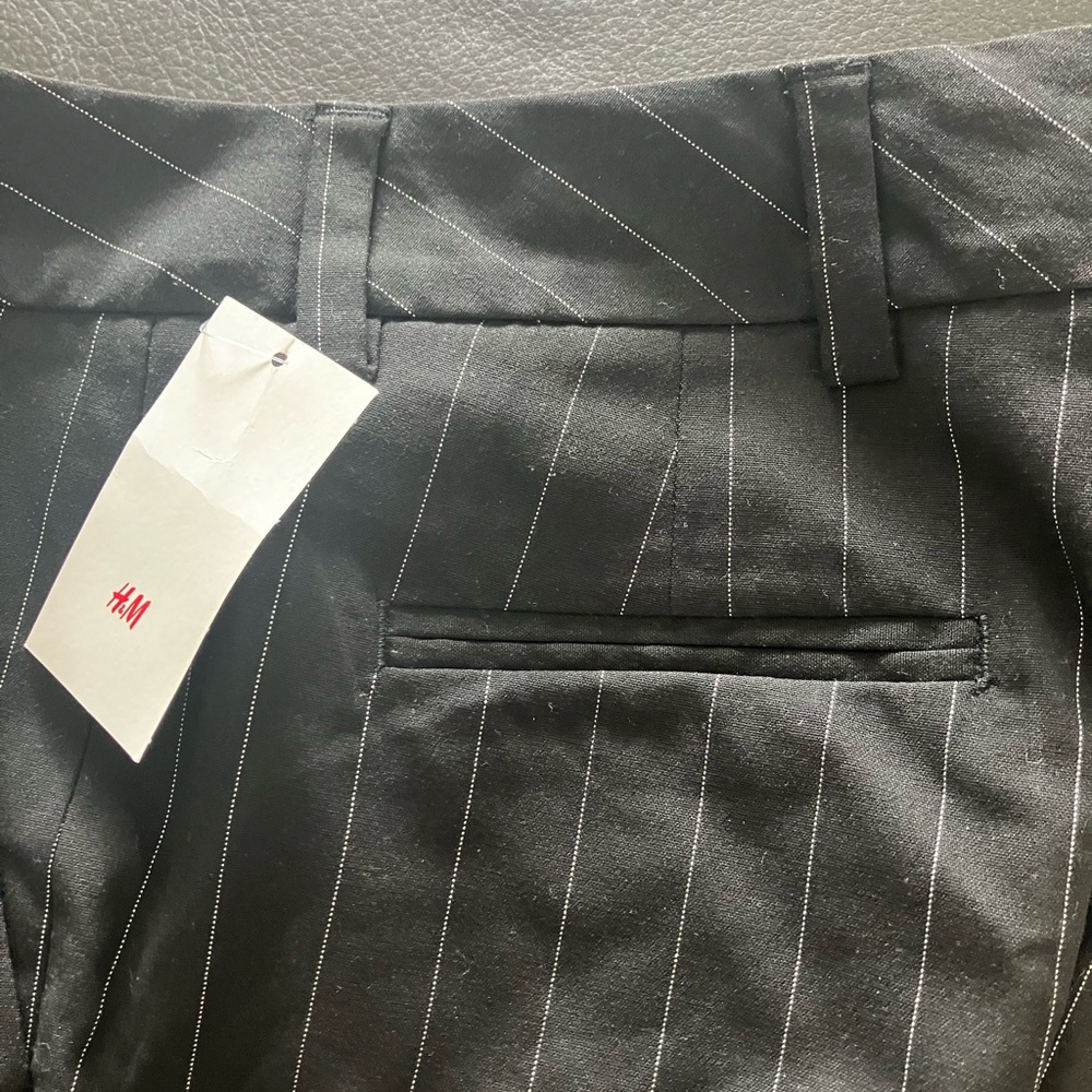 H&M Women’s Black and White Pinstripe Dress Pants Size 4 - Picture 2 of 7